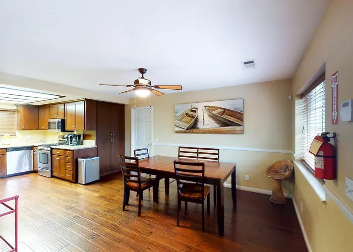 Calandri Lakeview House