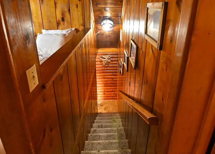 Harris Lakeview Cabin