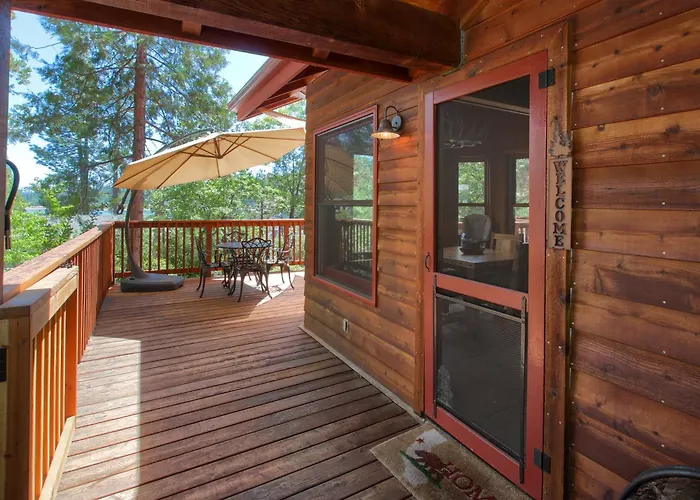 Willow Cove Lodge- 5 Bedrooms With A Hot Tub