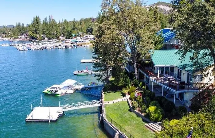 Eagles Nest At Bass Lake Near Yosemite With Boat Dock